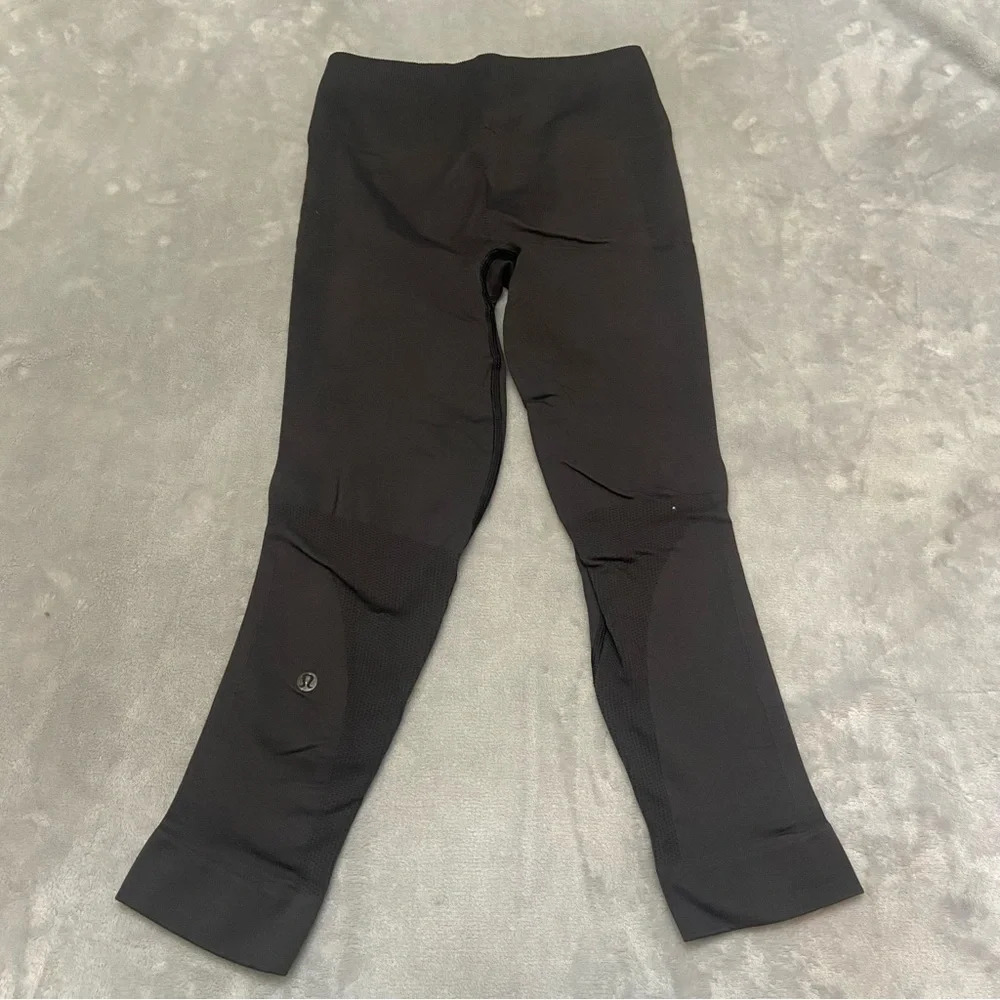 Lululemon Dark Gray Cropped 21” Athletic Leggings 21942
